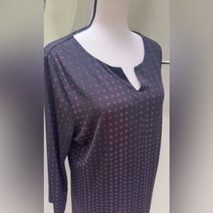 Chico’s Easywear Black and Purple Patterned Top, size 1, Medium
